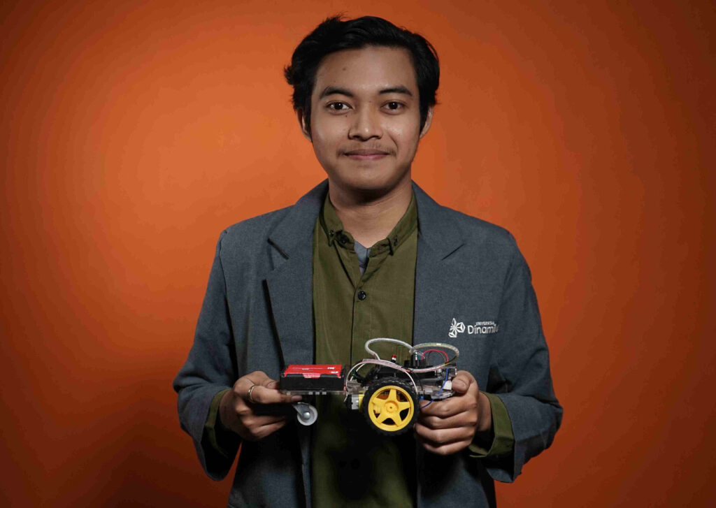 Sistem Kendali Robot Smart Car Inovasi Mahasiswa Tawarkan User Experience yang Menarik