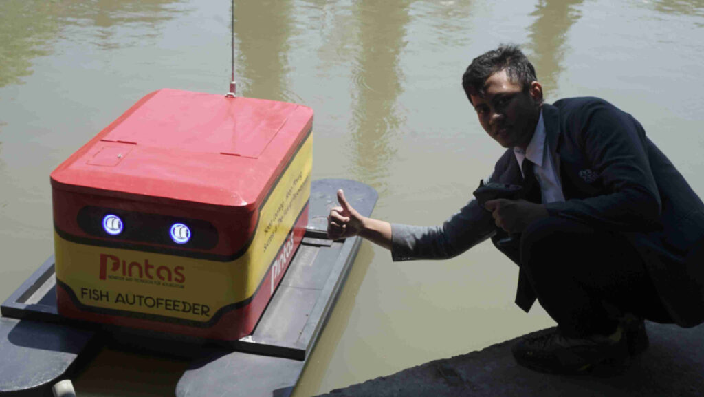 Pemberi Pakan Ikan Otomatis (PINTAS) Karya Mahasiswa Despro Mudahkan Petani Tambak