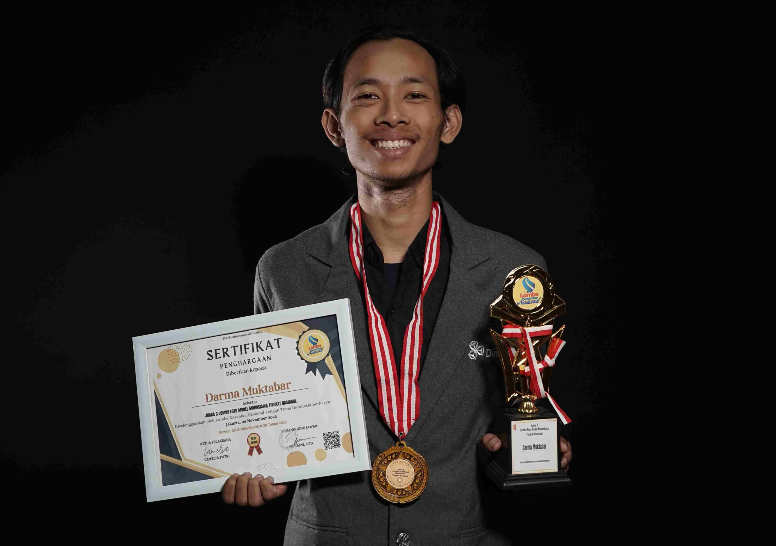 Keterbatasan Alat bukan Penghalang, Mahasiswa DKV Raih Juara Fotografi tingkat Nasional