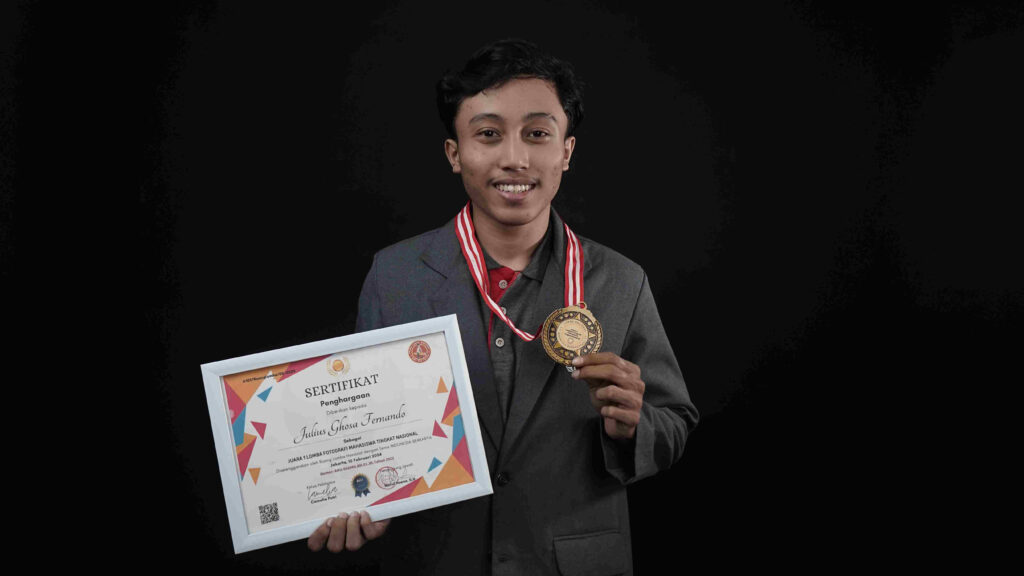 Julius Ghosa Fernando, Mahasiswa DKV Universitas Dinamika Raih Juara 1 Fotografi Tingkat Nasional