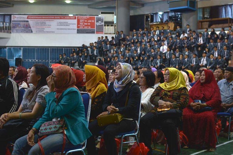 Pertemuan Orang Tua dan Pengukuhan Mahasiswa Baru 2019