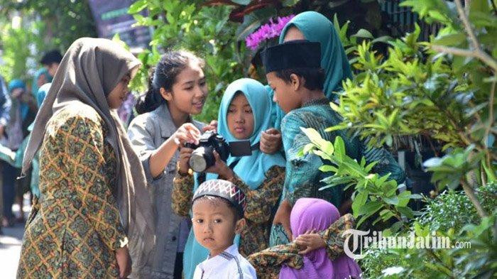 Gelar Acara Bertajuk ‘Indahnya Berimajinasi’, Stikomedia Ajak 30 Anak Yatim Menjadi Fotografer