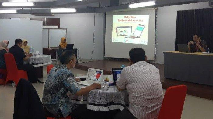 Kenalkan Aplikasi MoLearn, Stikom Surabaya Berikan Edukasi Penggunaan BWML Pada Guru SMA di Jatim