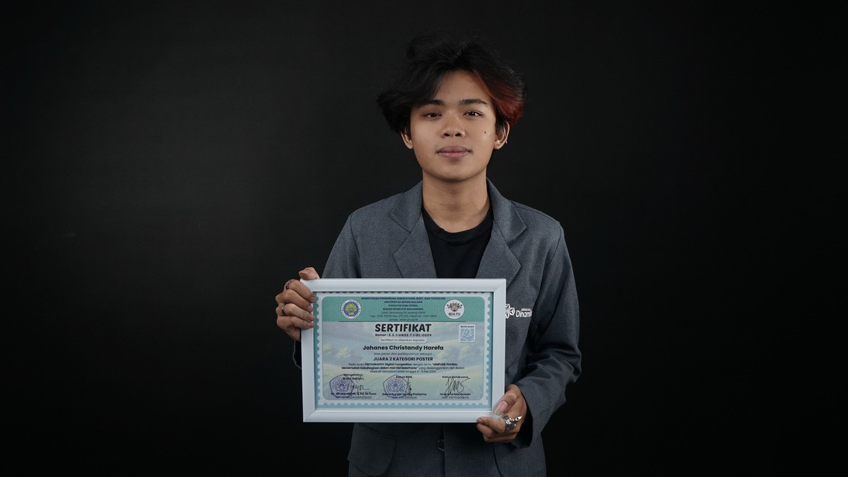 Bahas Keberlimpahan Lingkungan Hidup, Mahasiswa DKV Raih Juara 2 Lomba Poster Nasional