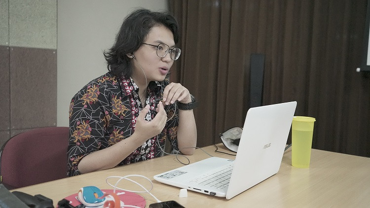 Manfaatkan Aplikasi Brilian, Dosen Undika Gelar Kelas dan Diskusi Online