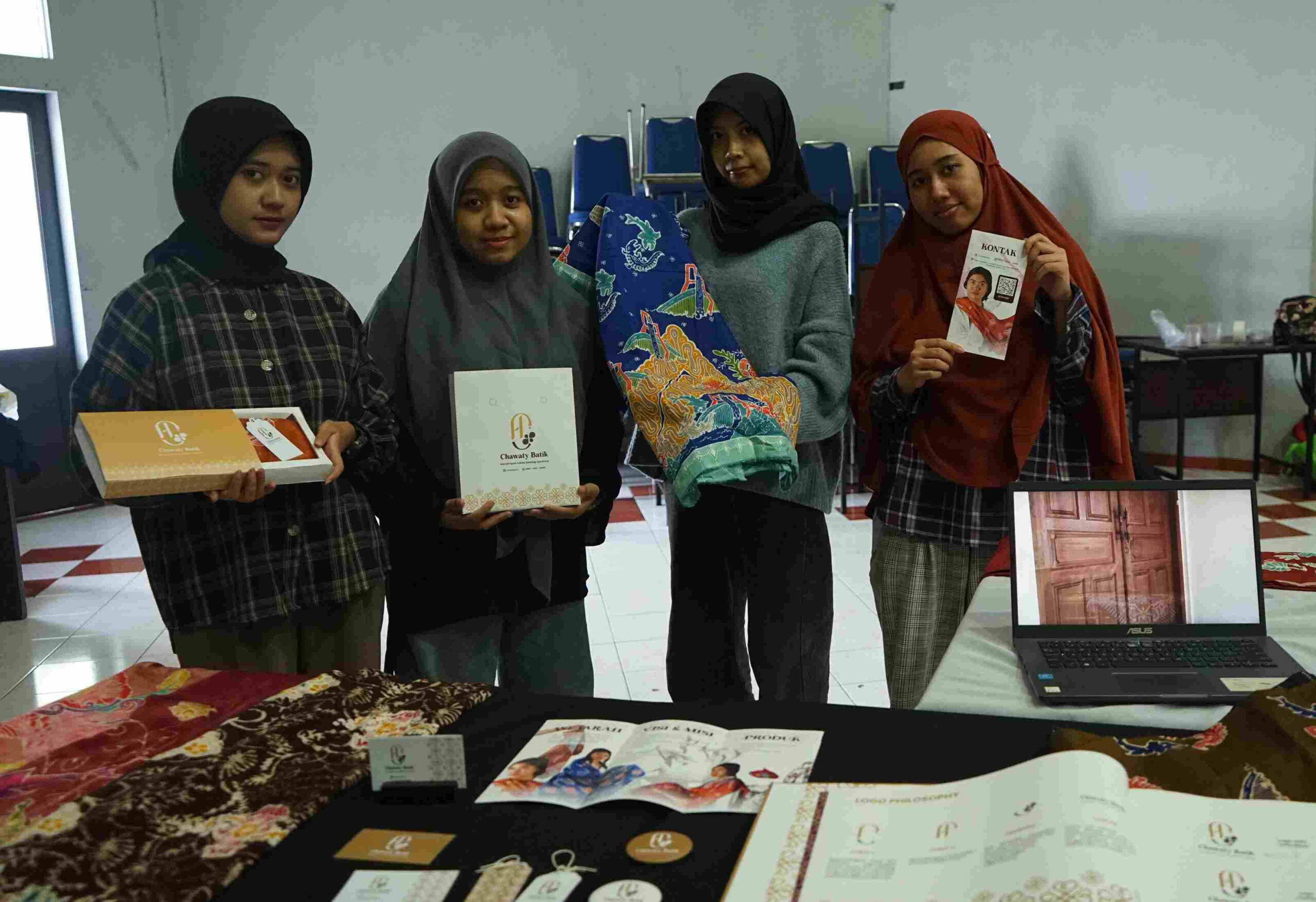 Mahasiswa DKV Rebranding Batik Chawaty dari Eks Lokalisasi Dolly