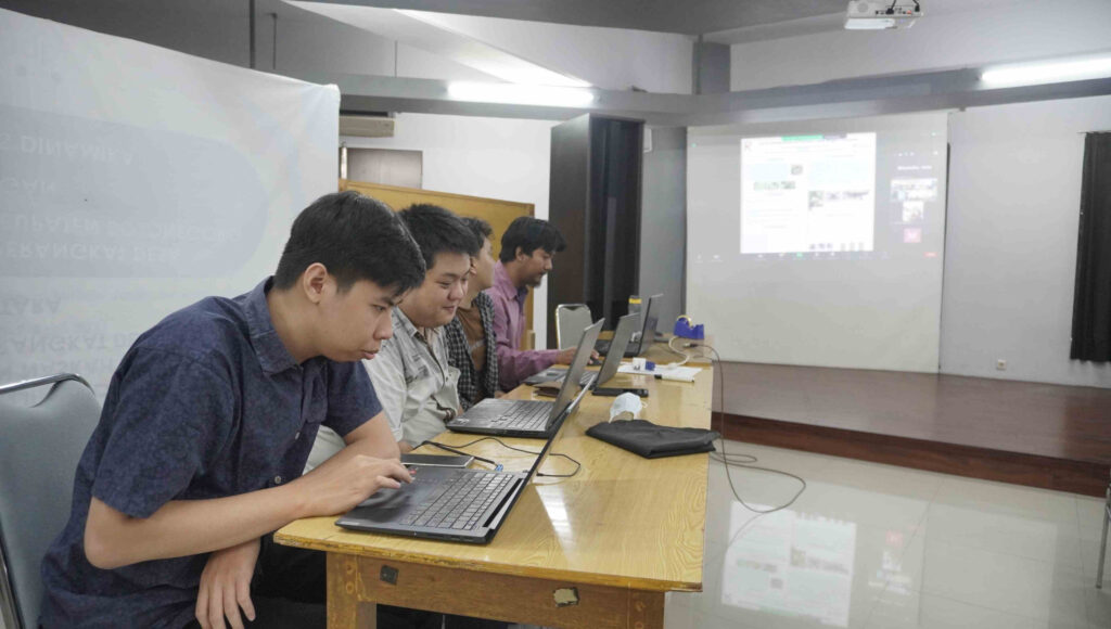 Mahasiswa Ritsumeikan University Jepang dan Universitas Dinamika Berkolaborasi dalam Project Bertema ‘Smart Farming’