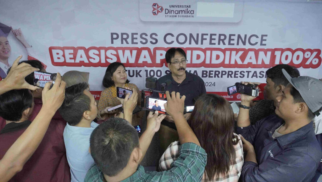 Siapkan Dana 14,9 Miliar, Universitas Dinamika Bagikan Beasiswa Pendidikan Penuh untuk 100 Siswa Berprestasi