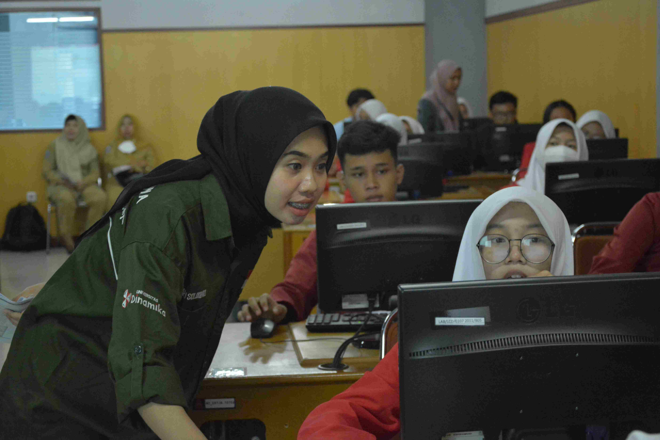 Mahasiswa Undika Berbagi Ilmu Akutansi Berbasis Digital