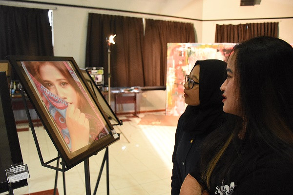 Fotografi dan Ilustrasi dalam Satu Wadah