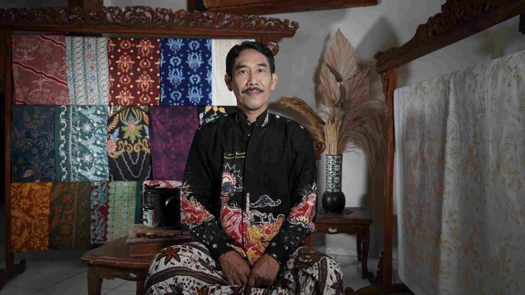 Melestarikan Batik, bersama Doktor Batik dari Undika